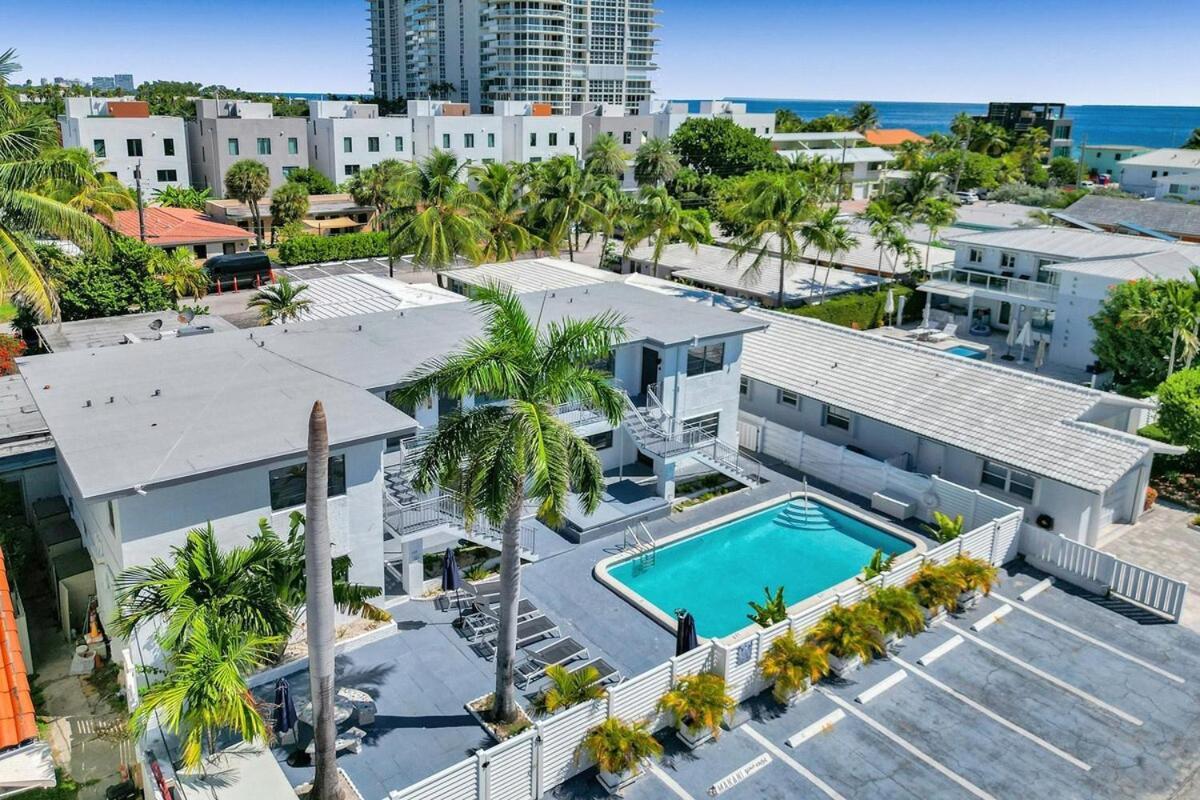 Waves On Desoto Rental Unit With Pool Hollywood Exterior photo