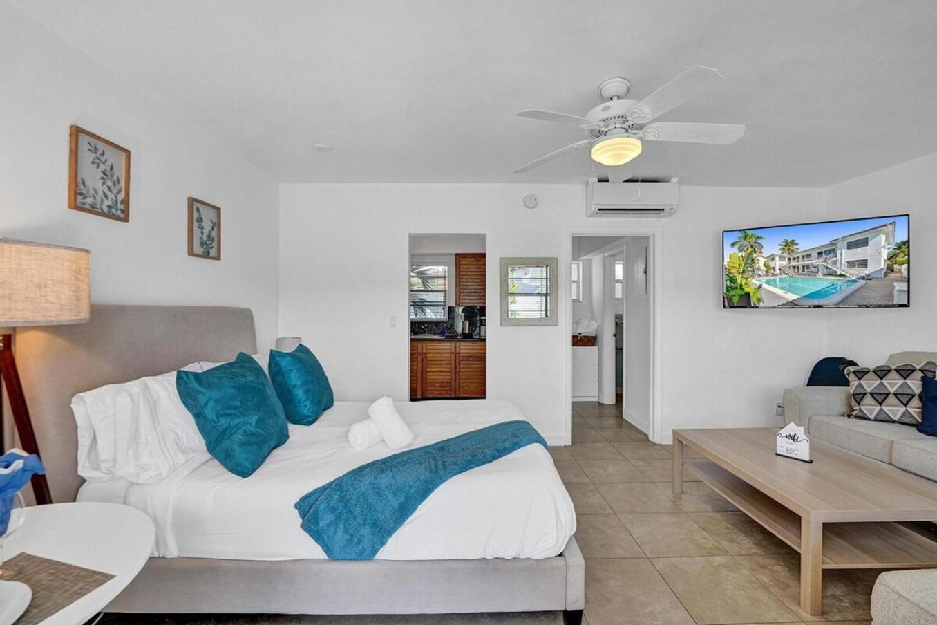 Waves On Desoto Rental Unit With Pool Hollywood Exterior photo