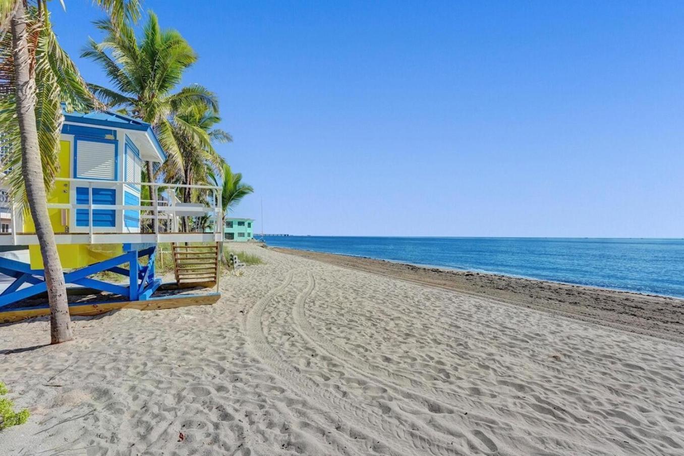 Waves On Desoto Rental Unit With Pool Hollywood Exterior photo
